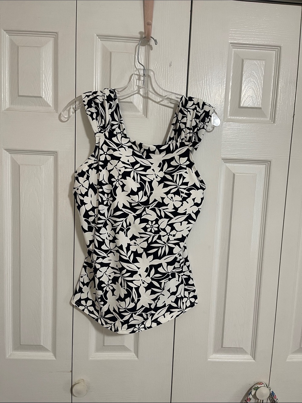 Land’s End Black & White Floral Square-Neck Women’s Tank Top